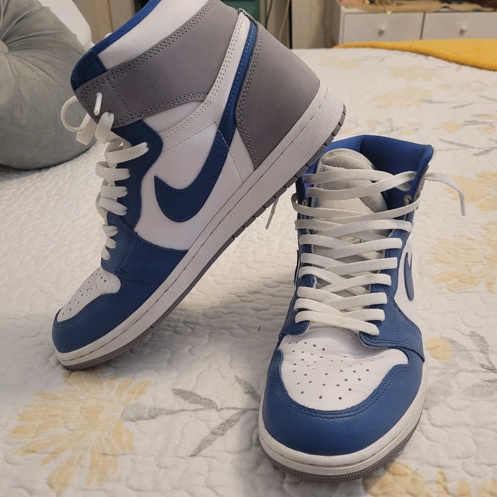 Nike Blue and Gray High-Top Jordons